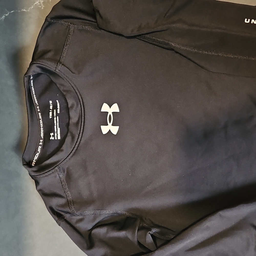 Under Armour Youth Medium Fitted Cold Gear Long Sleeve Black Fitted Under Shirt